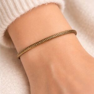 Vintage bangle bracelet Knife Cut Foxtail Cut Gold Tone Elegant